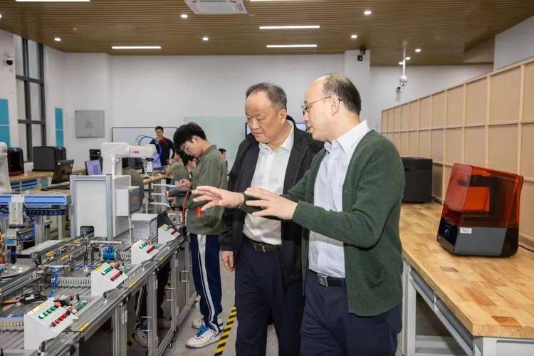 深入了解学校产教融合,校企合作,教学工厂,职业技能培训等情况